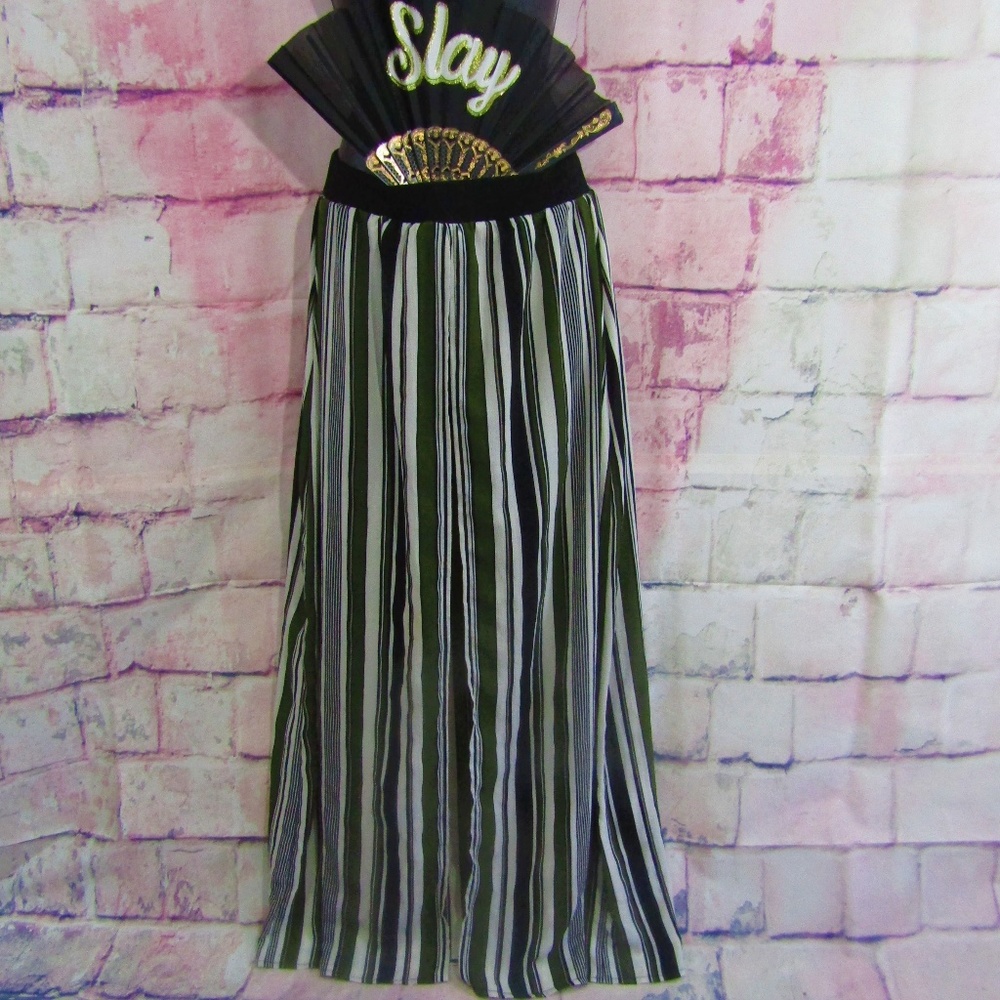 Sensational Collection Green Maxi Skirt Shorts M
